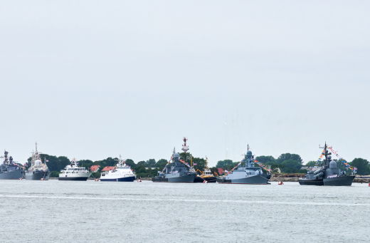 Different types of ships navigating Panamanian waters