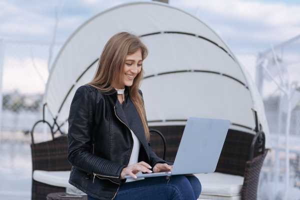 Person finding out how to register a yacht in Panama
