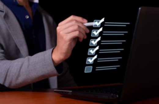 Businessman verifies LLC Compliance Requirements in Panama