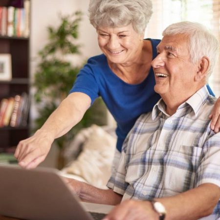 Retired couple evaluating Panama Pensionado Visa